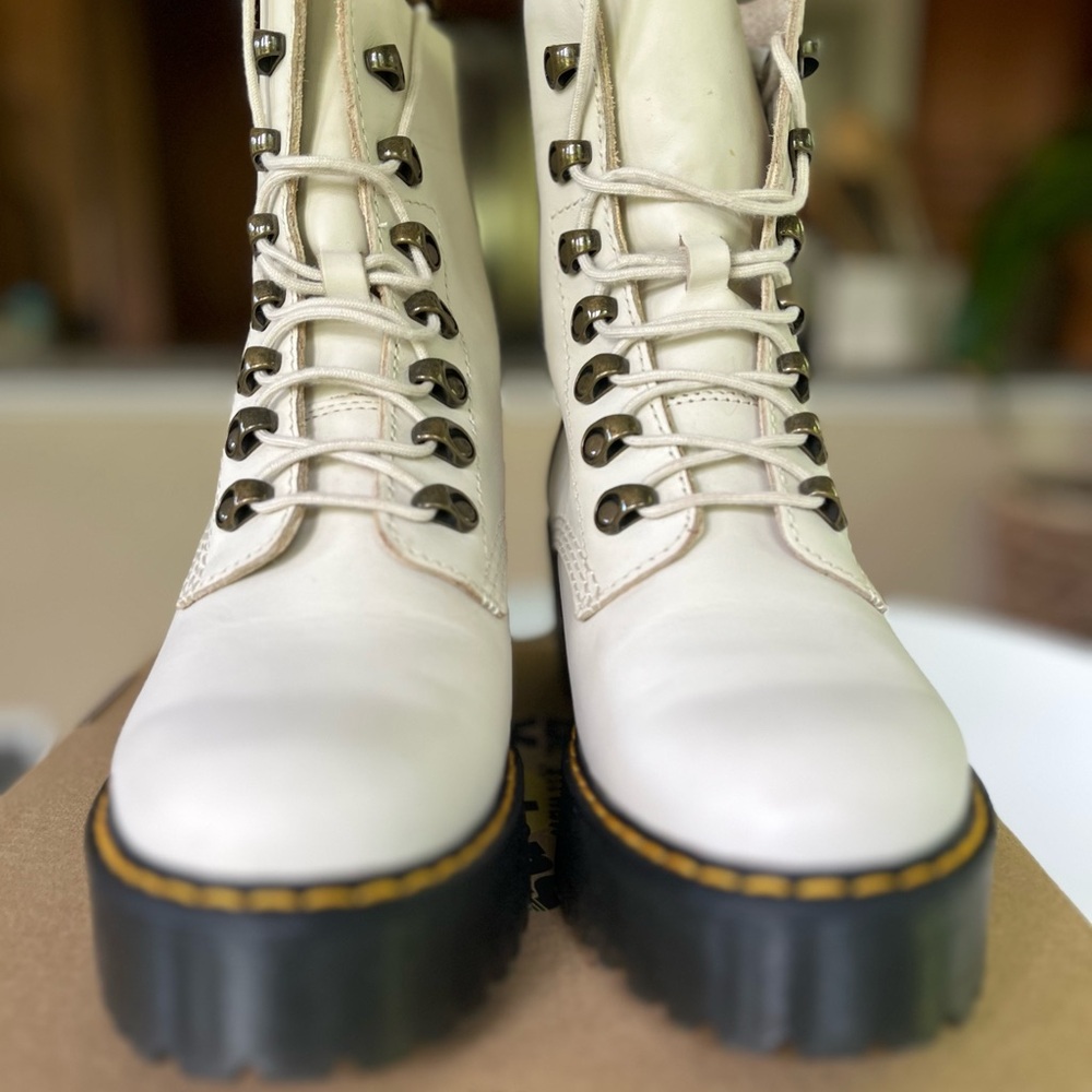 Dr Martens Leona Bone combat boots size 7 UK5